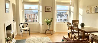 Lovely Townhouse with garden overlooking the Square sleeps 2-5+ comfortably