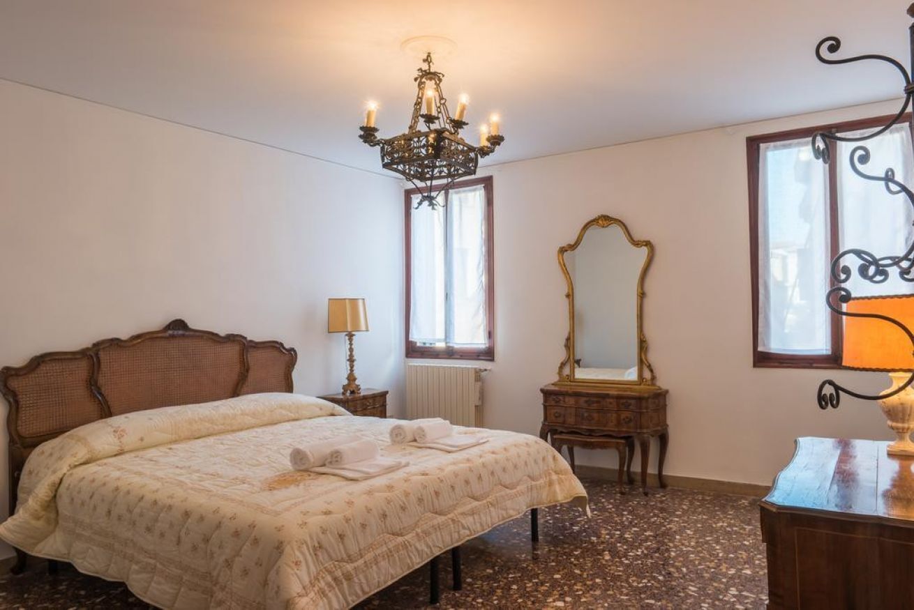 3 多间卧室、熨斗/熨 衣板、免费 WiFi、床单