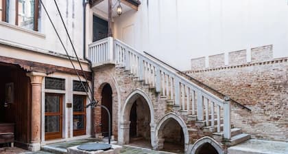 Ca' Magno, an enchanting place in Venice