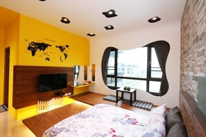 Quarto casal standard | Escrivaninha, cortinas blackout, quartos à prova de som