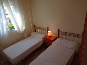 2 dormitorios, tabla de planchar con plancha, wifi gratis y ropa de cama