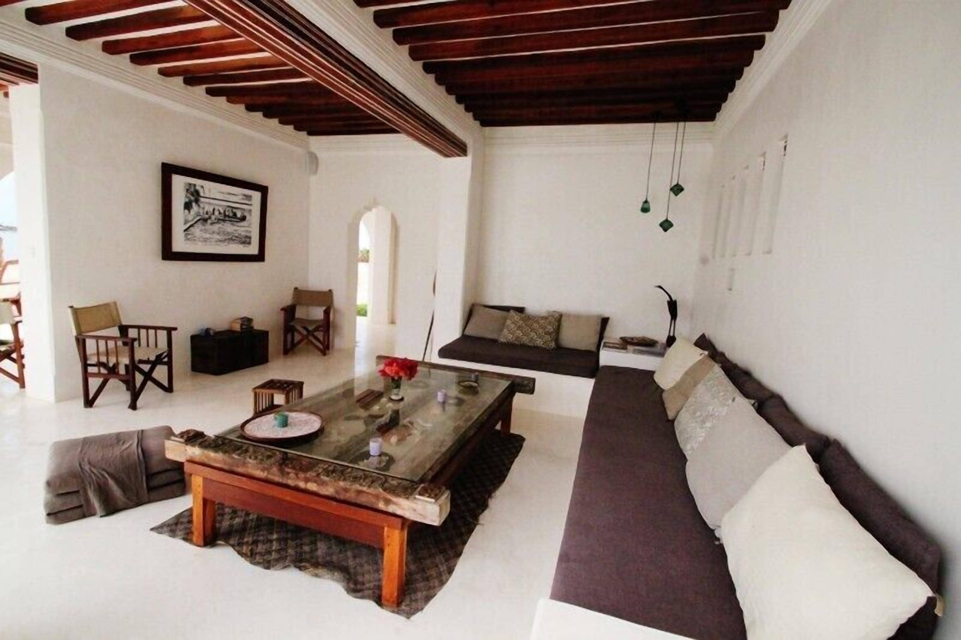 智能電視、DVD 播放機、書籍、影像庫