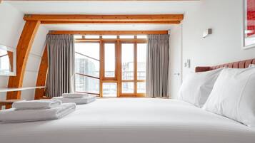 3 habitaciones, tabla de planchar con plancha, wifi y ropa de cama