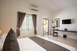 Deluxe Double Room | Minibar, in-room safe, desk, blackout curtains - La Kep Boutique (Kep)