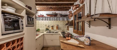 Refrigerador, microondas, horno, lavavajillas