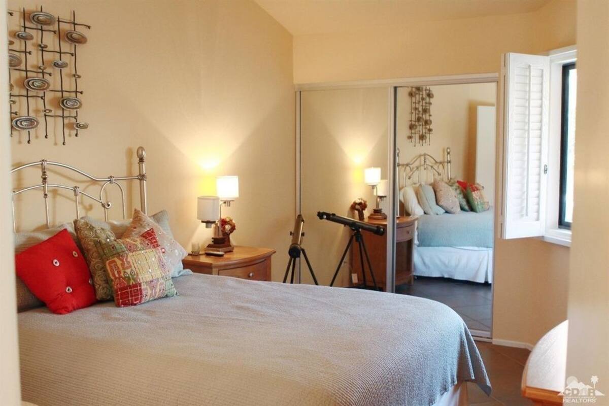 Club-Stadtwohnung, 2 Queen-Betten, Nichtraucher, Blick auf den Golfplatz | 2 Schlafzimmer, Bügeleisen/Bügelbrett, kostenloses WLAN, Bettwäsche