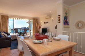 Dining - Front line townhouse Face à la mer in Ferragudo, luxury, sea views (Ferragudo)