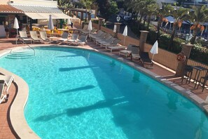 Pool - Front line townhouse Face à la mer in Ferragudo, luxury, sea views (Ferragudo)