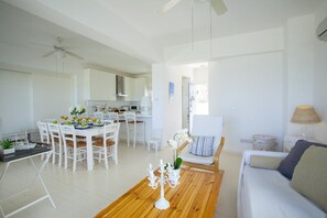 Villa | Woonruimte | Een flatscreentelevisie