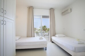 2 bedrooms, desk, iron/ironing board, cots/infant beds - Central Protaras Sunrise Villa (Paralimni)