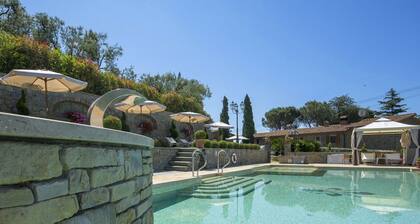 Atemberaubendes Ferienhaus für 4 Leute mit W-LAN, Klimaanlage, Pool, TV und Panoramablick