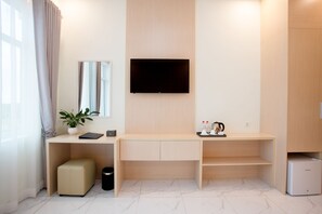 迷你吧、房內夾萬、書桌、遮光窗簾/窗簾