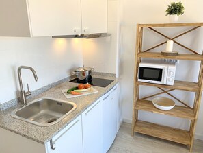 Fridge, microwave, stovetop, coffee/tea maker