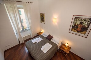 2 habitaciones, tabla de planchar con plancha, wifi y ropa de cama 