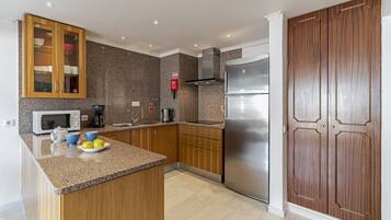 Ofen, Herdplatte, Hochstuhl