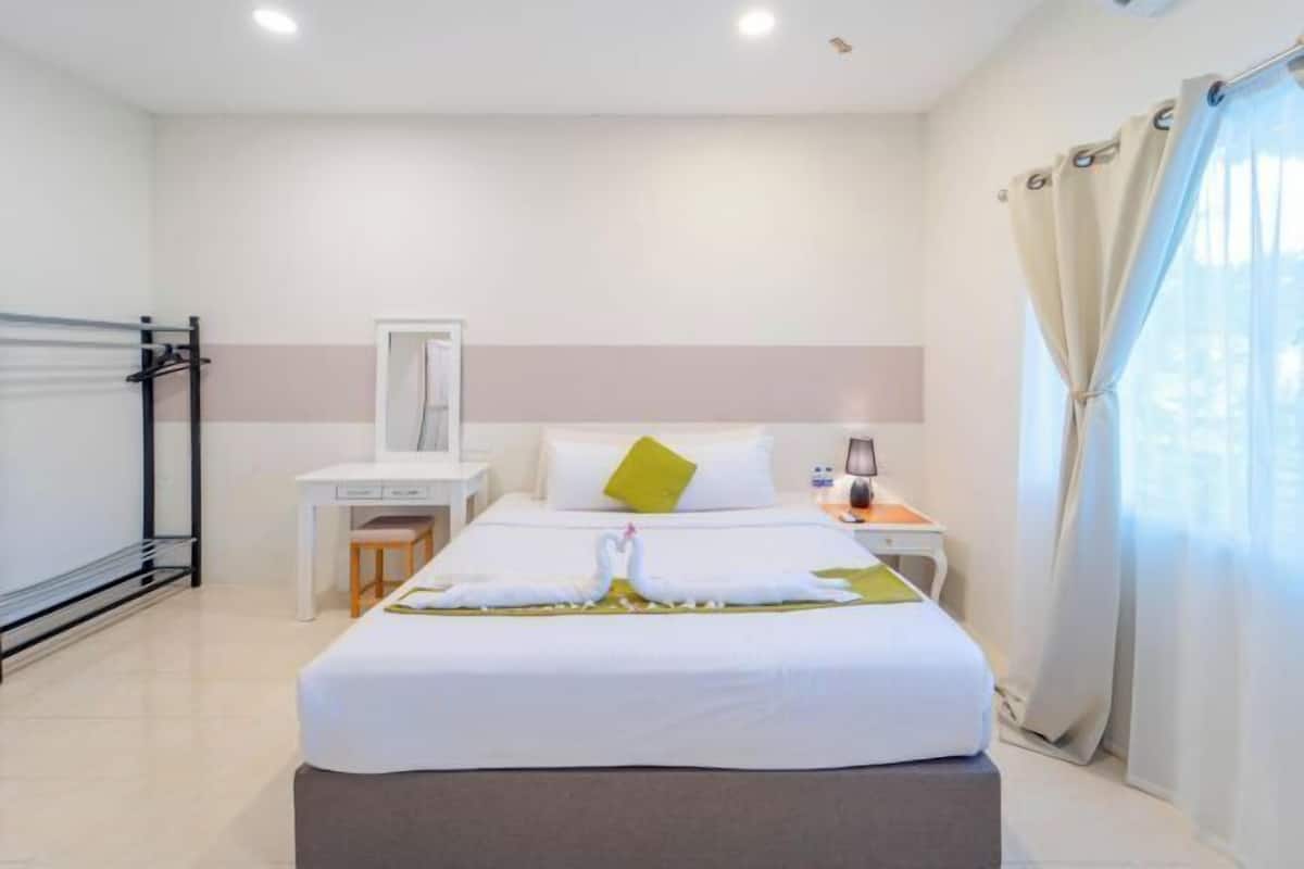 Desk, rollaway beds