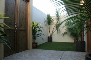 Desk, rollaway beds - Sandy Garden Resort (Langkawi)