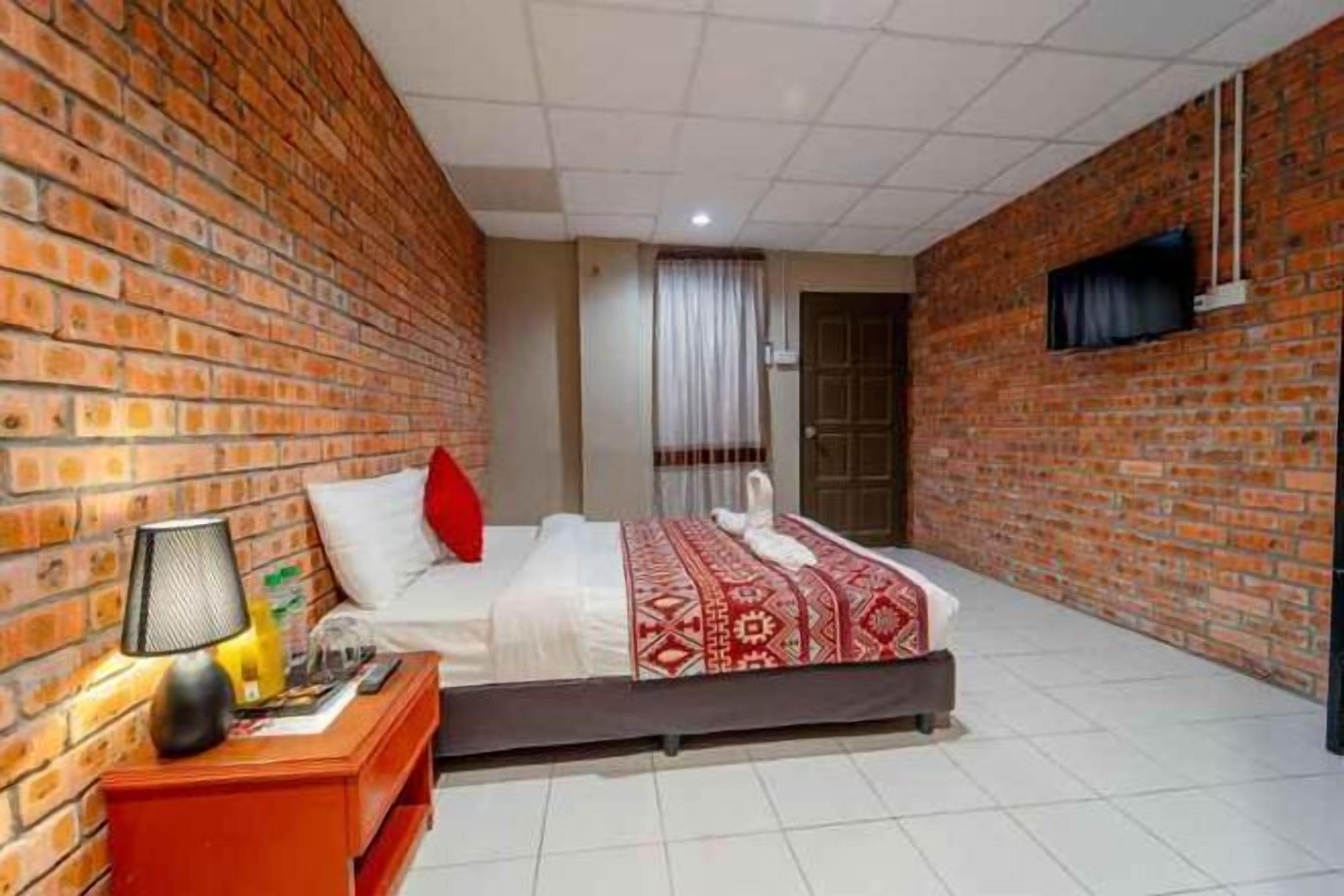 デスク、可動式ベッド