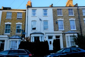 Exterior - Amazing luxury 6 bed 3 bath Victorian house in heart of London (London)