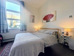 6 habitaciones, tabla de planchar con plancha, wifi y ropa de cama 