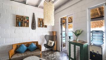 Panoramic Villa, 1 King Bed, Ocean View | Living area