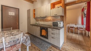 Macchina per tè/caffè, frigorifero, microonde, forno