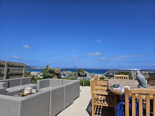 Schönes Strandhaus. Atemberaubender Meerblick, einfacher Zugang zum goldenen Strand von Hayle. 