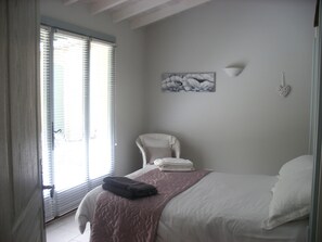 2 bedrooms, iron/ironing board, travel cot, free WiFi