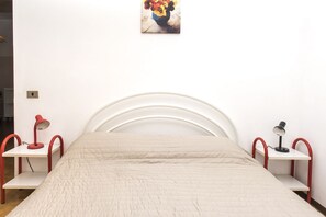 2 bedrooms, bed sheets - M120 - Marcelli, three-room apartment with garden 150m from the sea (Marcelli)