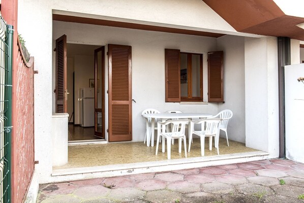 Outdoor dining - M120 - Marcelli, three-room apartment with garden 150m from the sea (Marcelli)