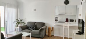 TV, DVD player, books, video library - Arena y Sal apartment (Playa Honda)