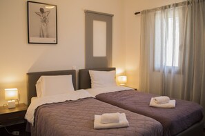 6 bedrooms, desk, iron/ironing board, travel cot