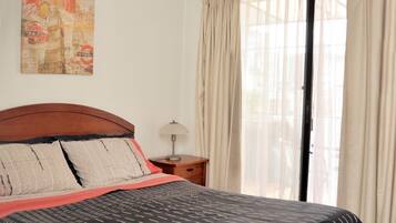 2 habitaciones, caja de seguridad en la habitación y escritorio