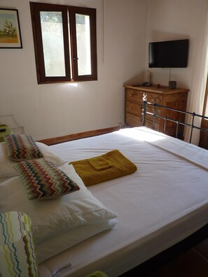1 chambre, fer et planche à repasser, Wi-Fi, draps fournis