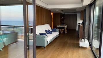 Smart-tv en een tafeltennistafel