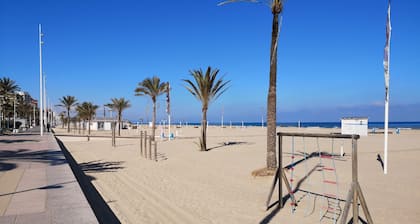 LUXURY APARTMENT APARTMENT 11 with direct views of the sea, sunrises live.