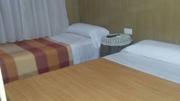 3 slaapkamers, een strijkplank/strijkijzer, wifi, beddengoed