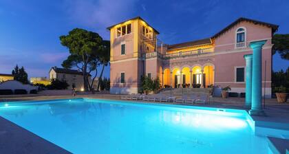 Villa Capozza 18+2, Emma Villas