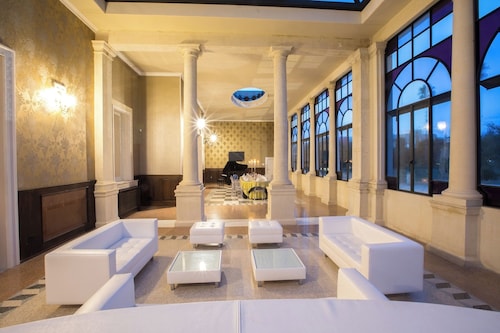 Villa Capozza 18+2, Emma Villas