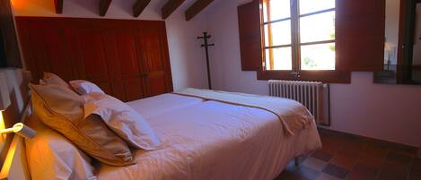 4 Schlafzimmer, Schreibtisch, Bügeleisen/Bügelbrett, kostenloses WLAN