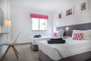 3 室のベッドルーム、アイロン / アイロン台、旅行用ベビーベッド、WiFi (無料)