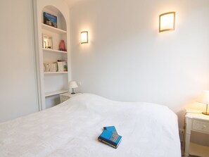 1 slaapkamer, reisbedje, wifi (toeslag), beddengoed
