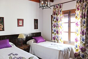 4 slaapkamers, een strijkplank/strijkijzer, wifi, beddengoed