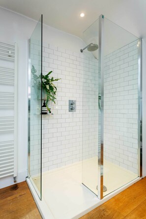 Bathtub, hair dryer, towels
