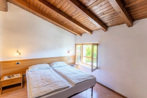 2 bedrooms, WiFi - CASA RITA - AP. 2 LAKE GARDA (Vesio)