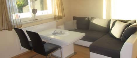 Televisión, reproductor de DVD y estéreo