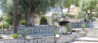 4 bedrooms, 3 bathrooms, large garden with a beautiful view