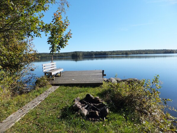 Property grounds - Public property w/tradition by the lake for nature lovers, fishers & canoeists (Rydaholm)