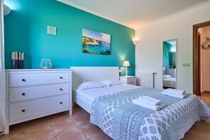 5 slaapkamers, een kluis op de kamer, een strijkplank/strijkijzer