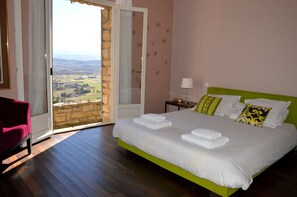 2 عدّة غرف نوم ومكواة/لوح كي وسرير سفر وواي فاي مجانًا